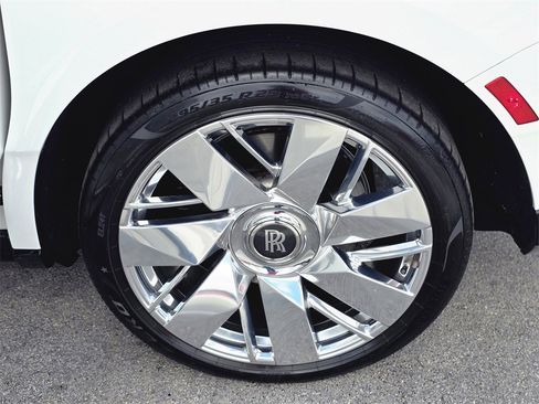 Used 2025 Rolls-Royce Cullinan image 9