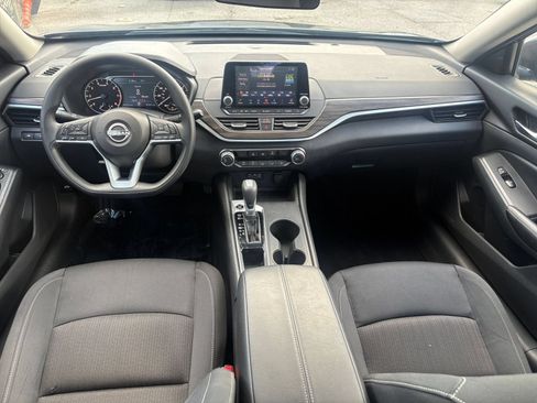 Used 2025 Nissan Altima 2.5 SV FWD image 23