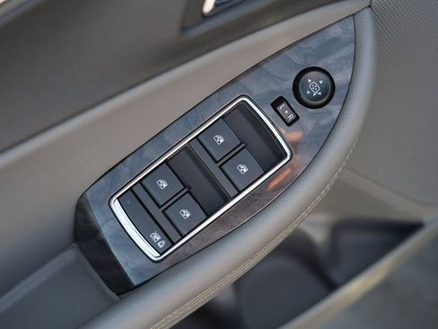 Used 2015 Chevrolet Impala LT FWD image 13