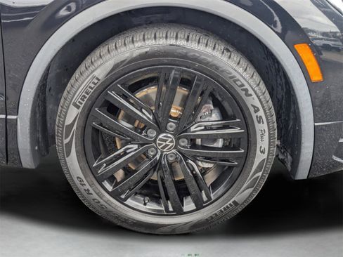 Used 2022 Volkswagen Tiguan SE R-Line image 17