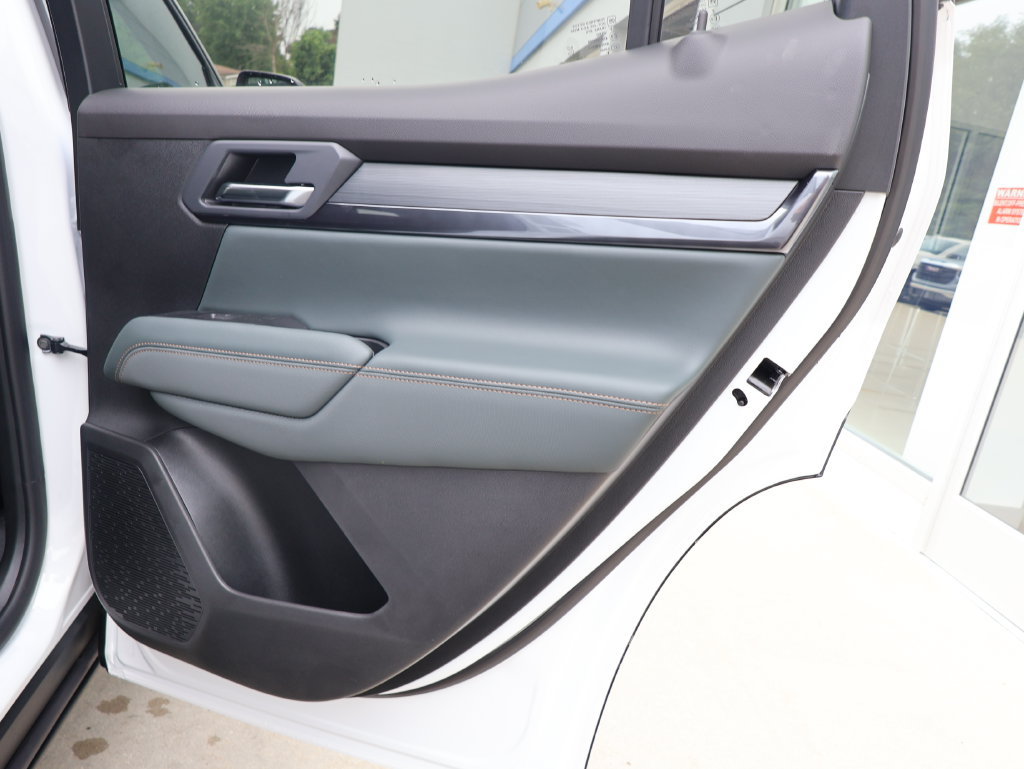 New 2027 GMC Terrain AT4 w/ Convenience Package III AWD/4WD image 31