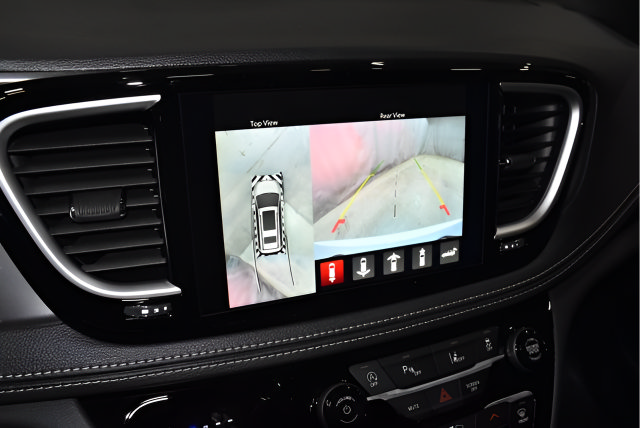 New 2026 Chrysler Pacifica Select AWD/4WD image 15