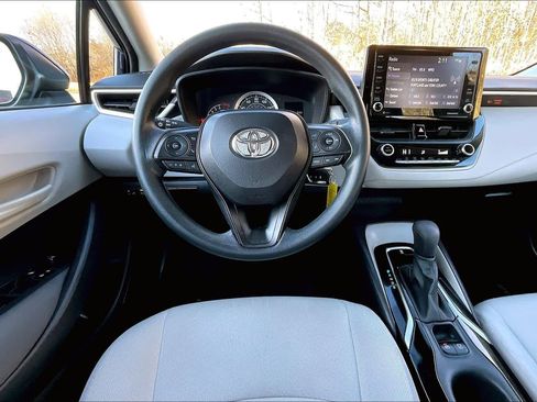 Certified 2022 Toyota Corolla LE image 5