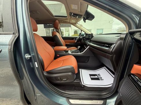 Used 2024 Kia Carnival SX Prestige FWD image 12
