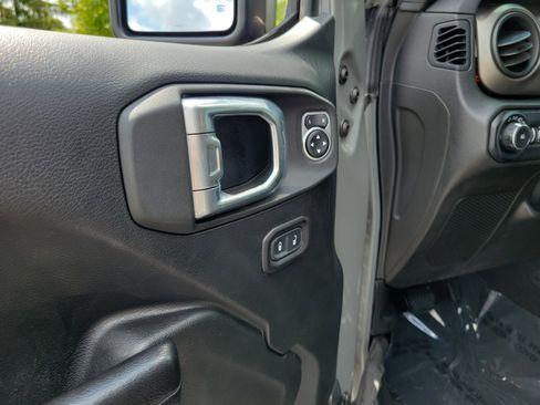 Used 2019 Jeep Wrangler Sport image 13