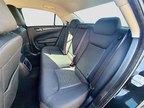 Used 2022 Chrysler 300 Touring w/ Sport Appearance Package image 22