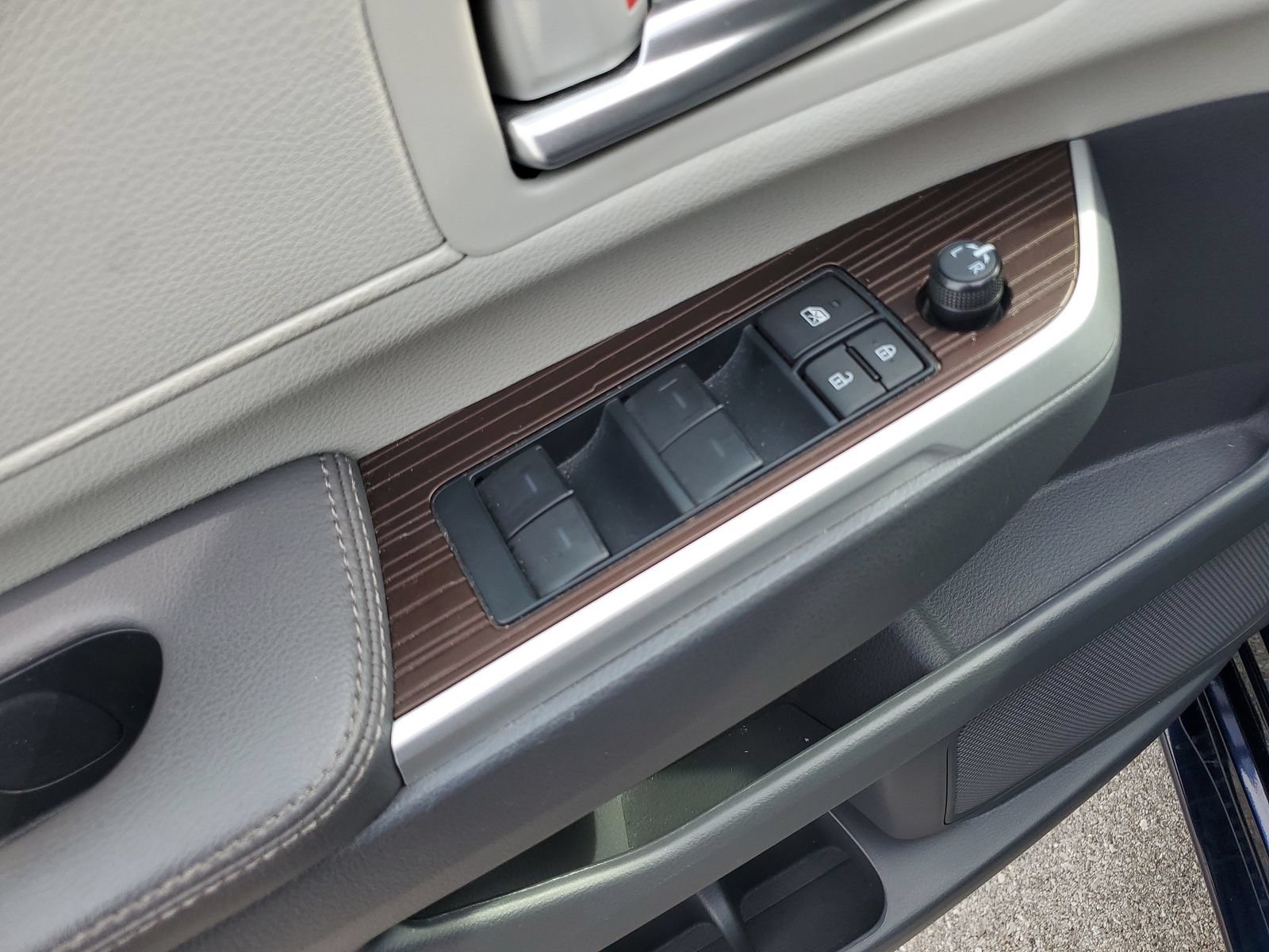Certified 2024 Toyota Sienna XLE FWD image 20