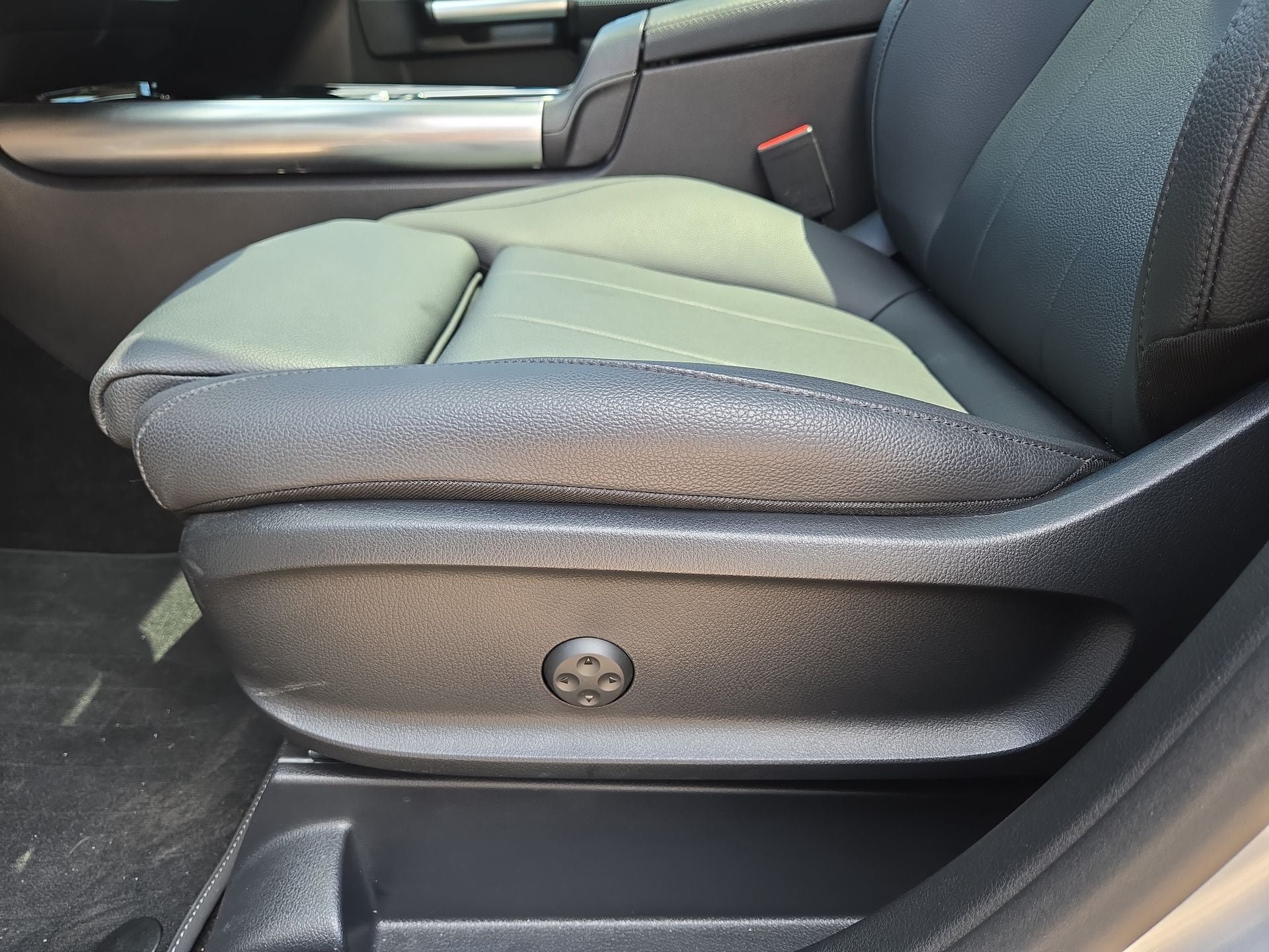 Certified 2025 Mercedes-Benz GLA 250 image 17