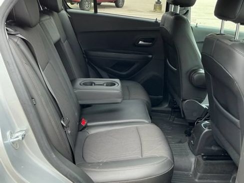 Used 2022 Chevrolet Trax LT w/ LT Convenience Package AWD/4WD image 13