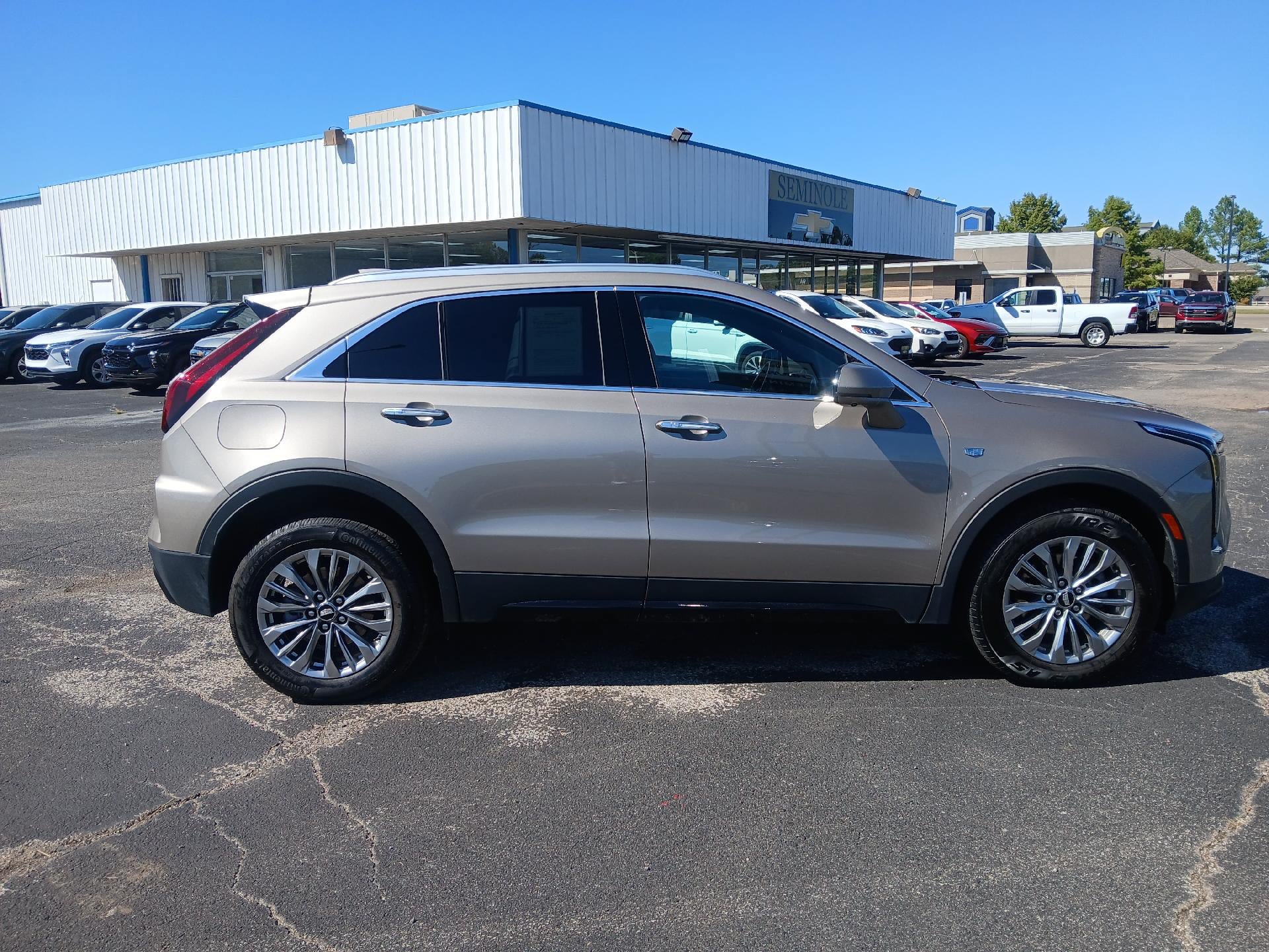 Used 2025 Cadillac XT4 Premium Luxury FWD image 7