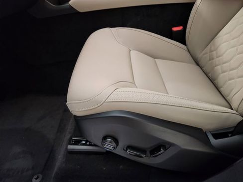 New 2026 Volvo XC90 B6 Plus w/ Protection Package Premier image 25