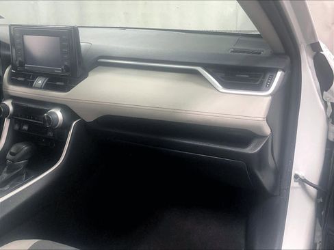 Used 2021 Toyota RAV4 XLE w/ Convenience Package image 13