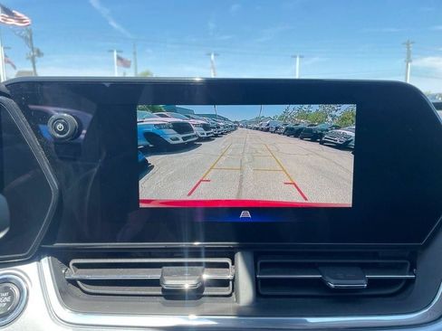 Used 2025 Chevrolet Trax LT w/ LT Convenience Package FWD image 25
