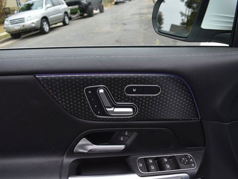 Used 2024 Mercedes-Benz GLB 250 GLB 250 image 12