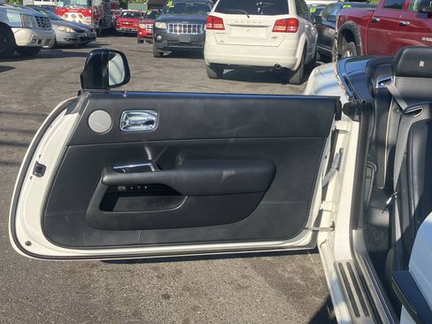 Used 2018 Rolls-Royce Dawn RWD image 34