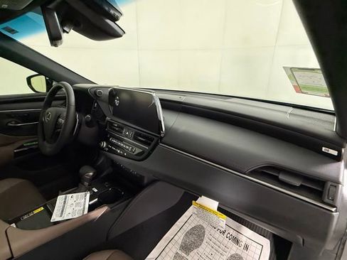 New 2025 Lexus ES 350 w/ Premium Package image 32