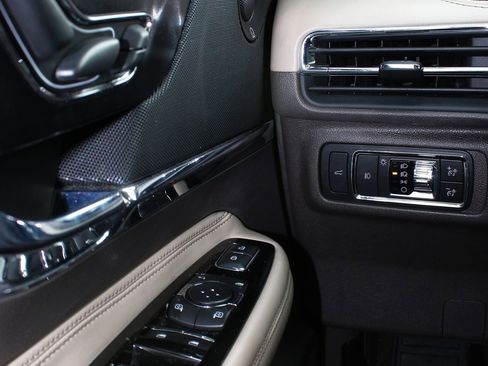 Used 2021 Lincoln Corsair Reserve w/ Equipment Group 201A image 15