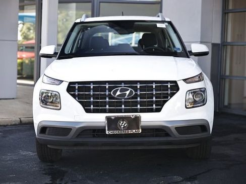 Used 2025 Hyundai Venue SEL FWD image 13