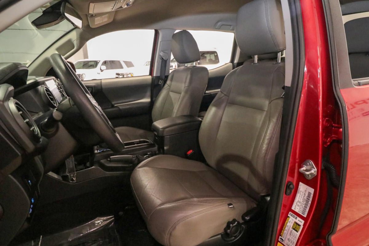 Used 2022 Toyota Tacoma SR w/ SR Convenience Package RWD image 11