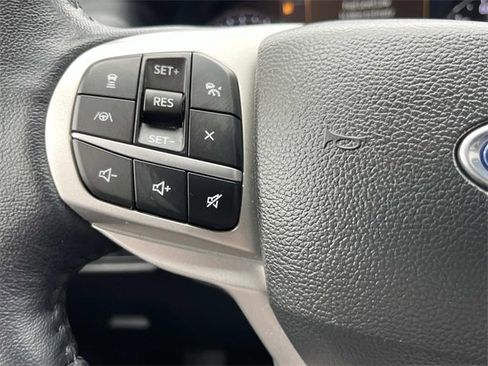 Certified 2022 Ford Explorer XLT w/ Equipment Group 202A image 33