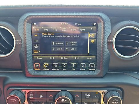 Used 2023 Jeep Wrangler Unlimited Sahara w/ Cold Weather Group AWD/4WD image 21