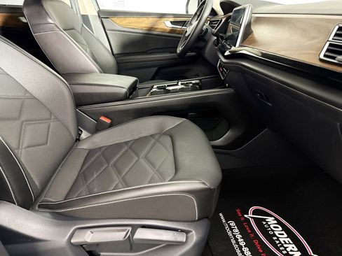 Used 2024 Volkswagen Atlas SE image 34