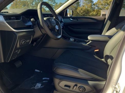 New 2025 Jeep Grand Cherokee L Altitude RWD image 6
