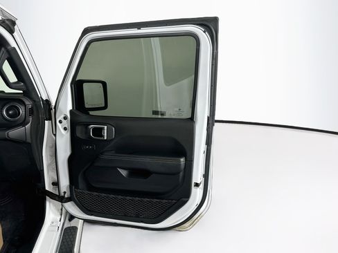 Used 2020 Jeep Wrangler Unlimited Sahara AWD/4WD image 32