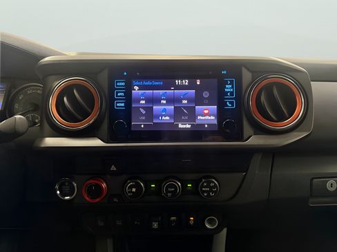Used 2019 Toyota Tacoma TRD Sport w/ Technology Package AWD/4WD image 17