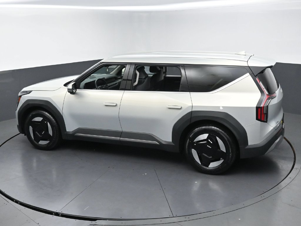 Used 2024 Kia EV9 Light RWD image 47