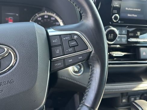 Used 2020 Toyota Highlander LE image 18