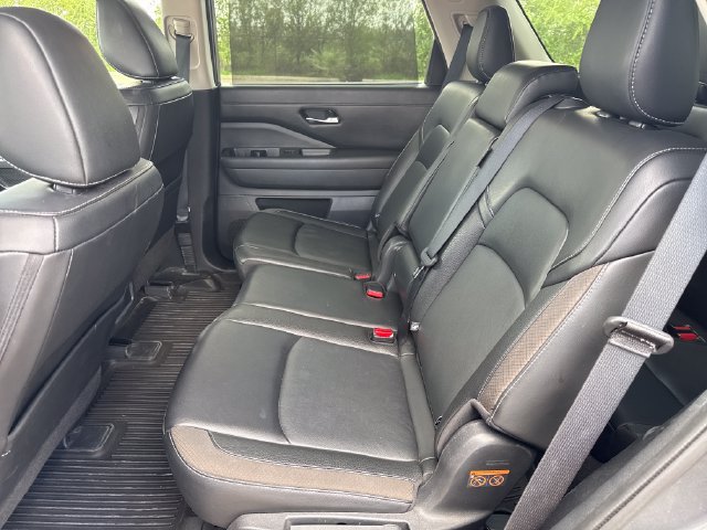 Certified 2024 Nissan Pathfinder SL AWD/4WD image 11