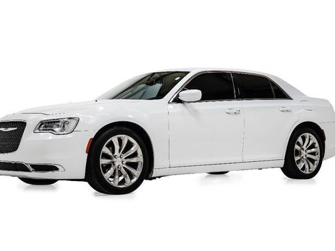 Used 2019 Chrysler 300 Touring L w/ Quick Order Package 22F RWD image 2