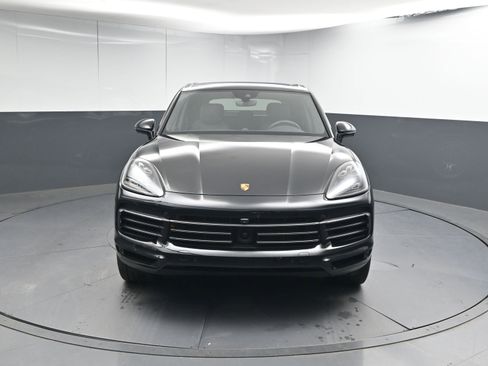 Certified 2022 Porsche Cayenne Platinum Edition image 28