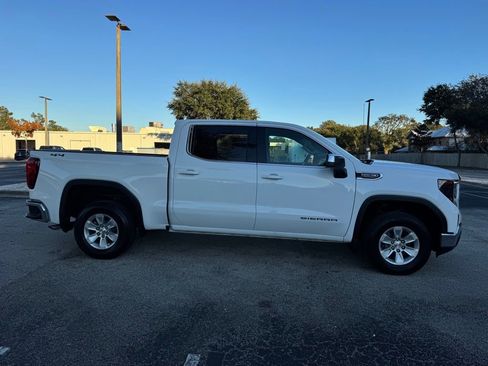 Used 2024 GMC Sierra 1500 SLE image 10