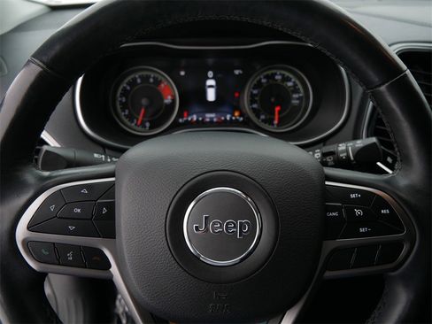 Used 2019 Jeep Cherokee Limited image 25