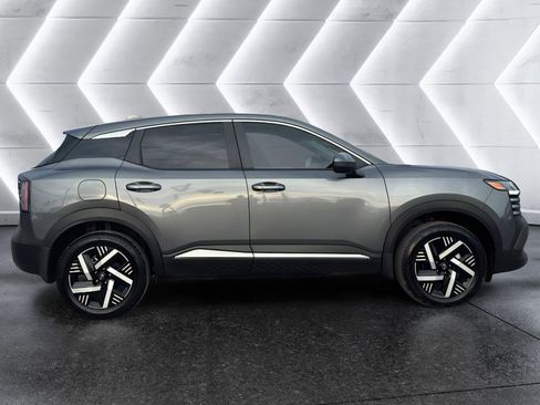 Used 2025 Nissan Kicks SV w/ Illumination Package image 8