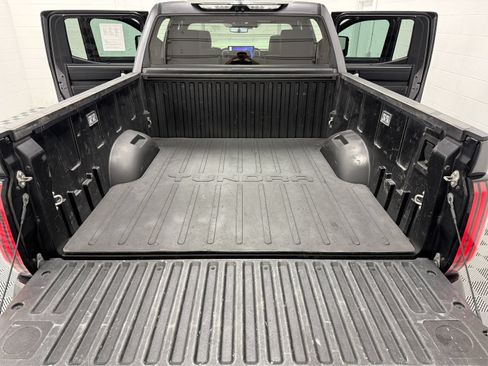 Used 2022 Toyota Tundra Platinum AWD/4WD image 36