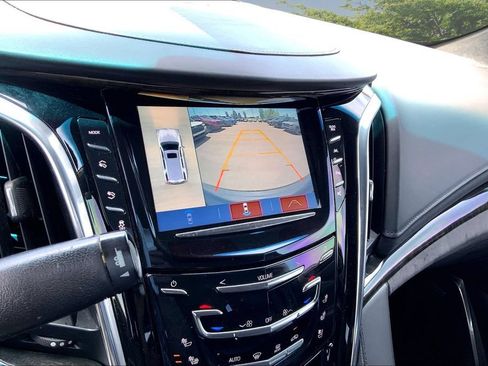 Used 2018 Cadillac Escalade Platinum AWD/4WD image 14