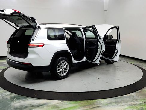 Used 2021 Jeep Grand Cherokee L Laredo w/ Luxury Tech Group I AWD/4WD image 11