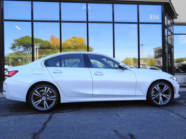 Used 2024 BMW 330i xDrive Sedan w/ Convenience Package AWD/4WD image 4