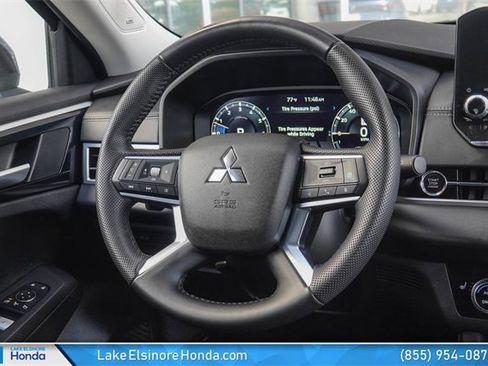 Used 2023 Mitsubishi Outlander SE image 22