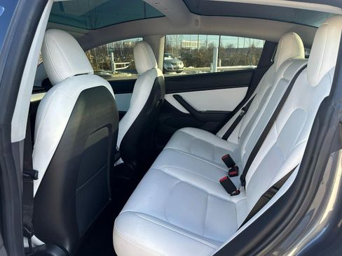 Used 2018 Tesla Model 3 Mid Range image 9