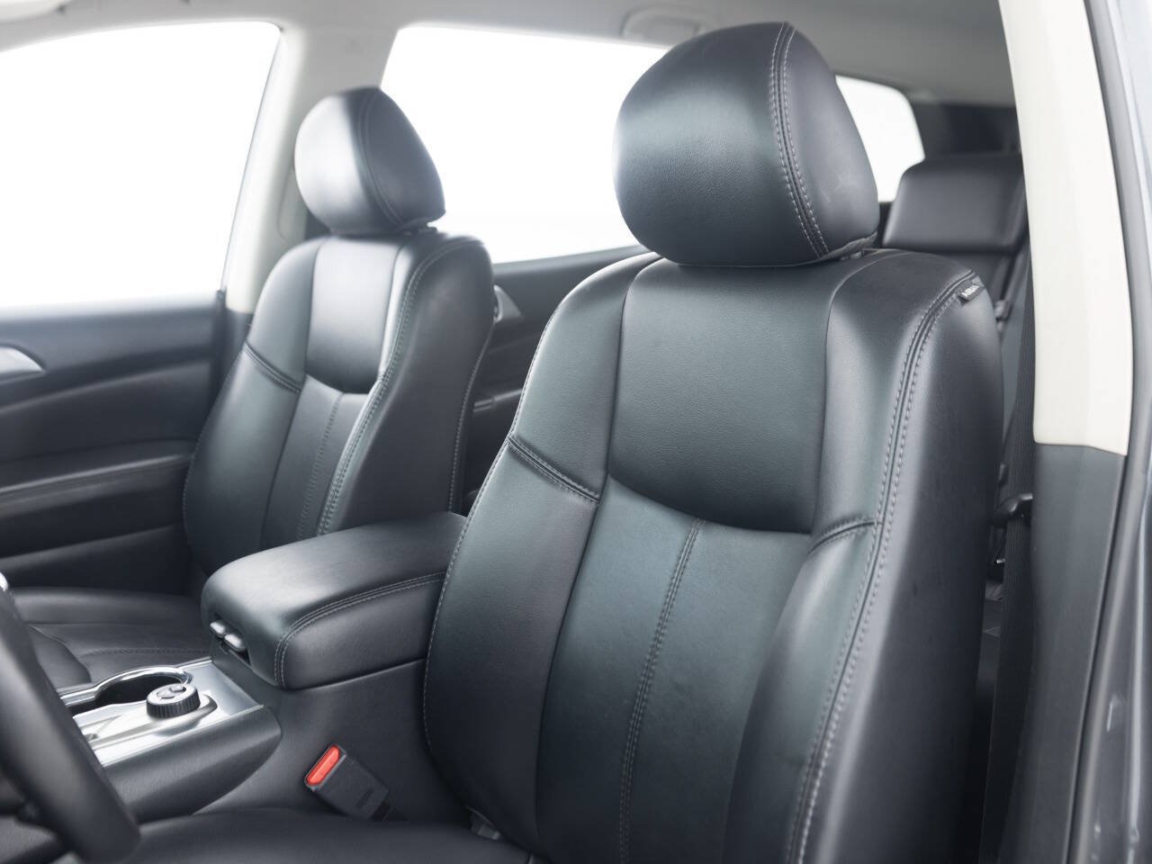 Used 2019 Nissan Pathfinder SL AWD/4WD image 24