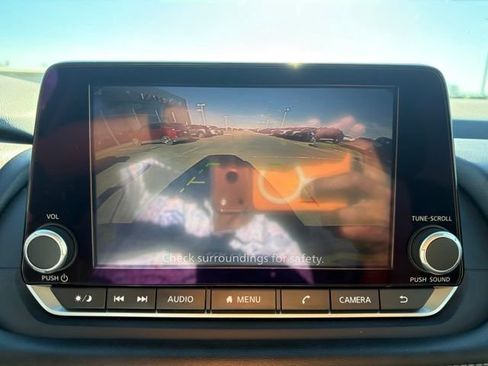 Used 2025 Nissan Rogue SV FWD image 17