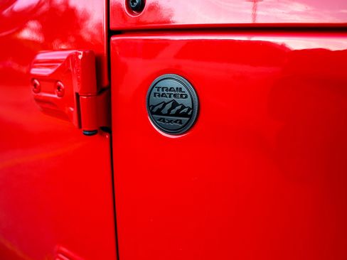 Used 2024 Jeep Gladiator Sport AWD/4WD image 11