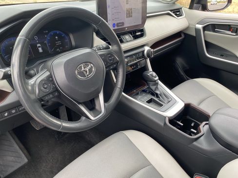 Used 2023 Toyota RAV4 Limited FWD image 18