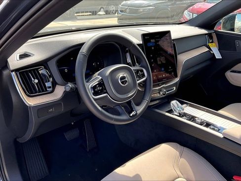 New 2026 Volvo XC60 B5 Plus w/ Protection Package Premier image 20