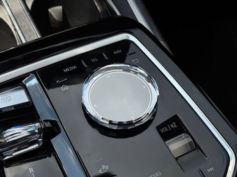 Used 2024 BMW 760i xDrive w/ Premium Package 2 image 63