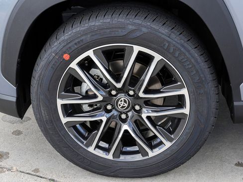 New 2026 Toyota Corolla Cross XLE w/ Convenience Package AWD/4WD image 12